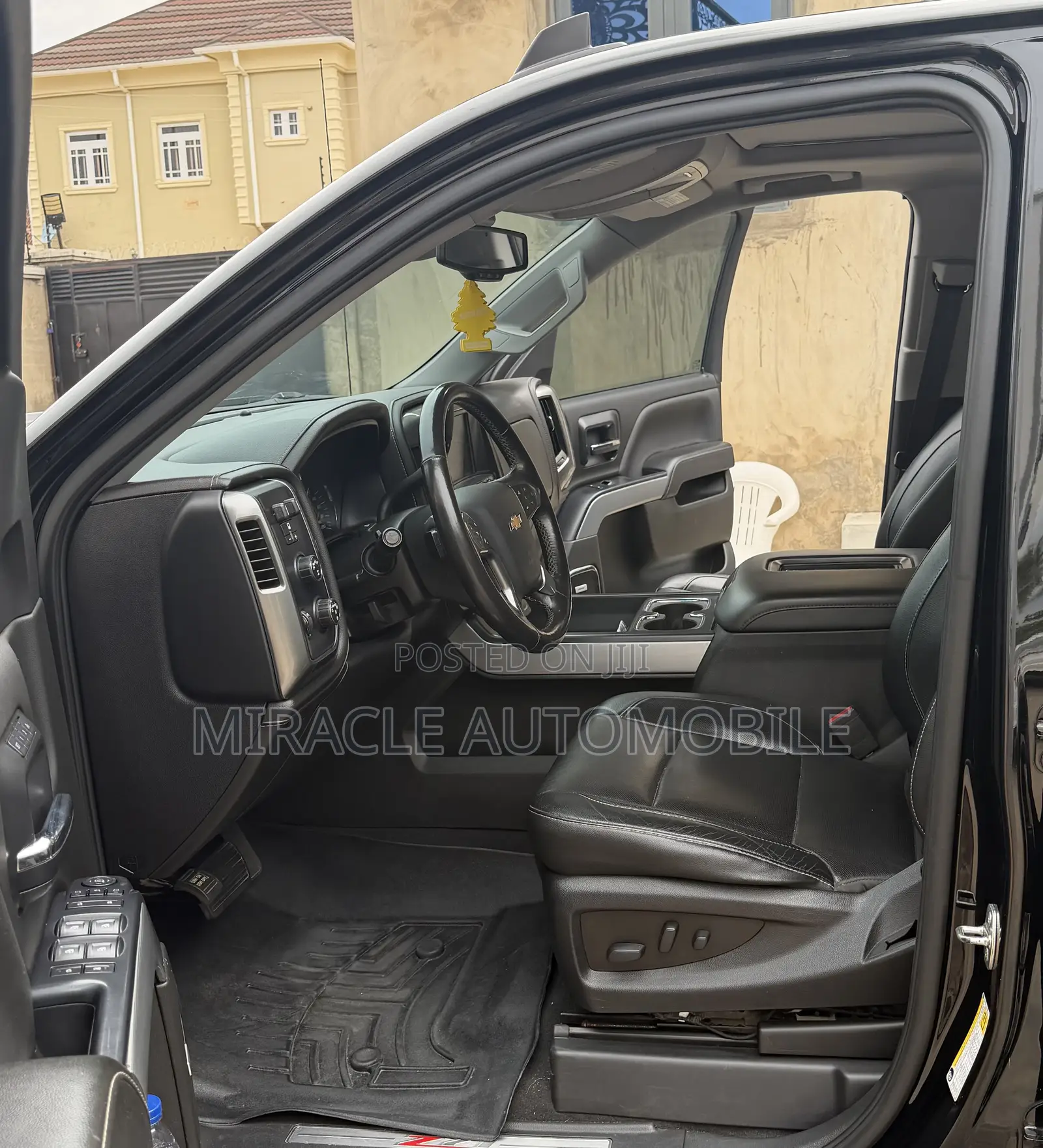 Chevrolet Silverado 2020 Black