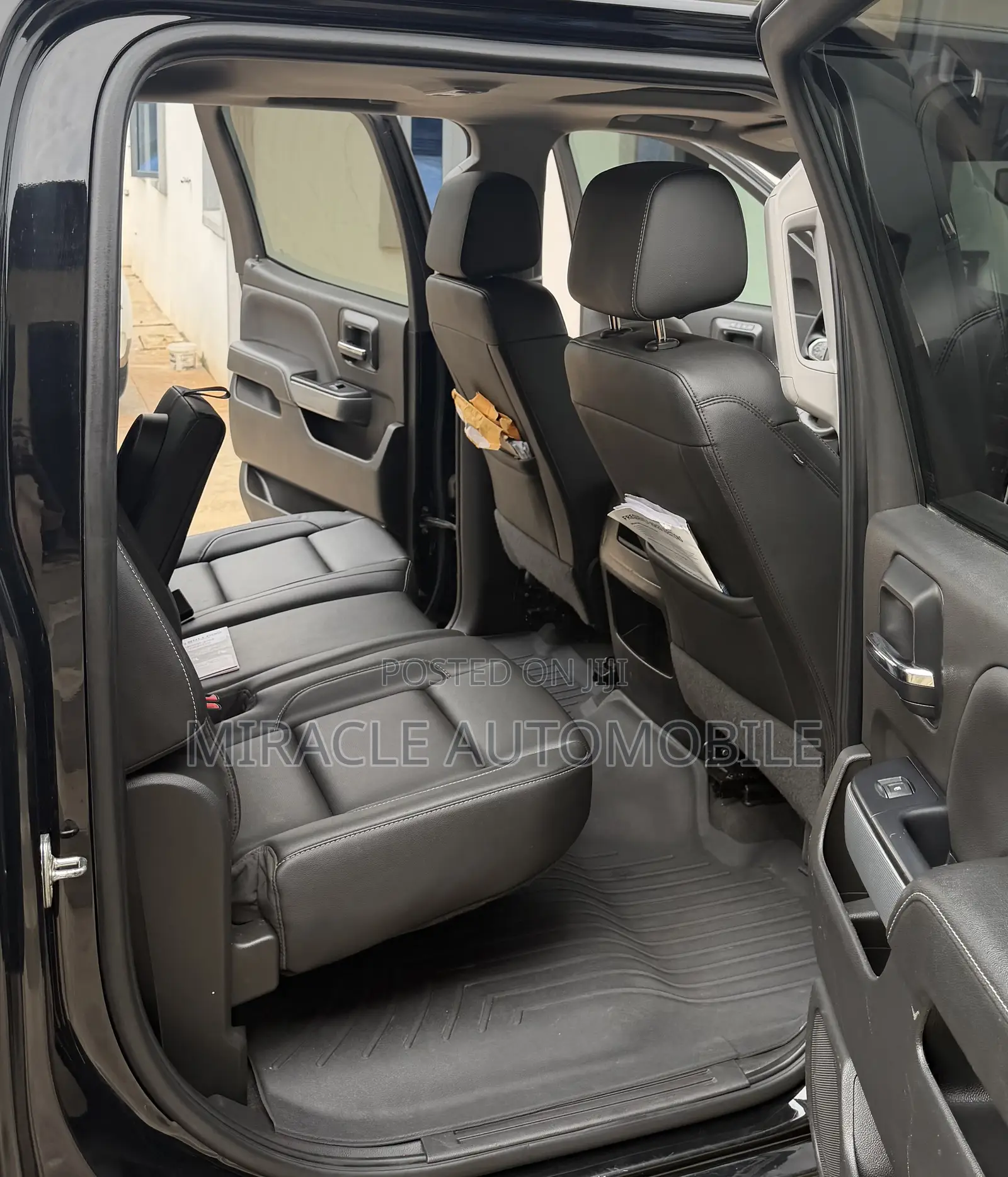 Chevrolet Silverado 2020 Black