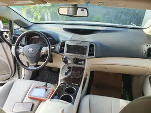 Toyota Venza 2010 Silver