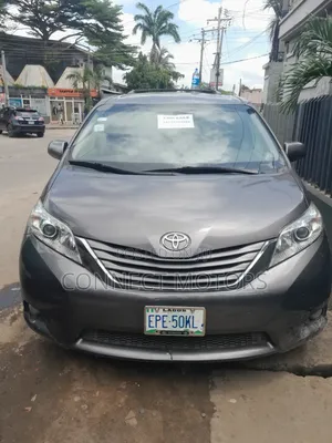 Toyota Sienna XLE 7 Passenger Mobility 2012 Gray