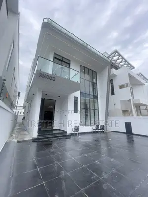 5bdrm Duplex in Chevron In A Gated for sale
