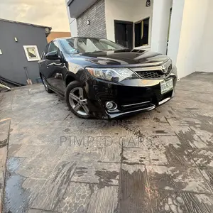 Toyota Camry SE 4dr Sedan (2.5L 4cyl 6A) 2013 Black