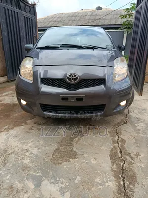 Toyota Yaris Base Hatchback 5dr 2010 Gray