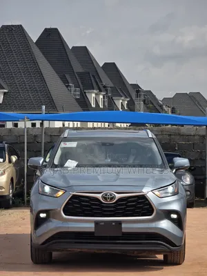 Toyota Highlander 2022 Blue