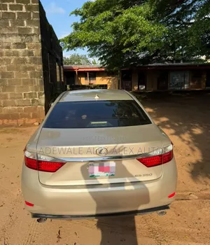 Lexus ES 2013 Gold