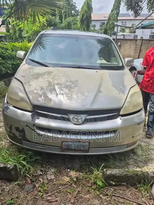Toyota Sienna 2005 Gold