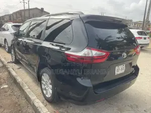 Toyota Sienna 2018 Black
