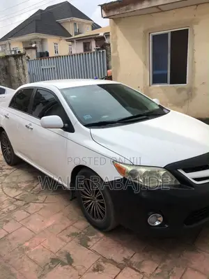 Toyota Corolla LE 4dr Sedan (1.8L 4cyl 4A) 2011 White
