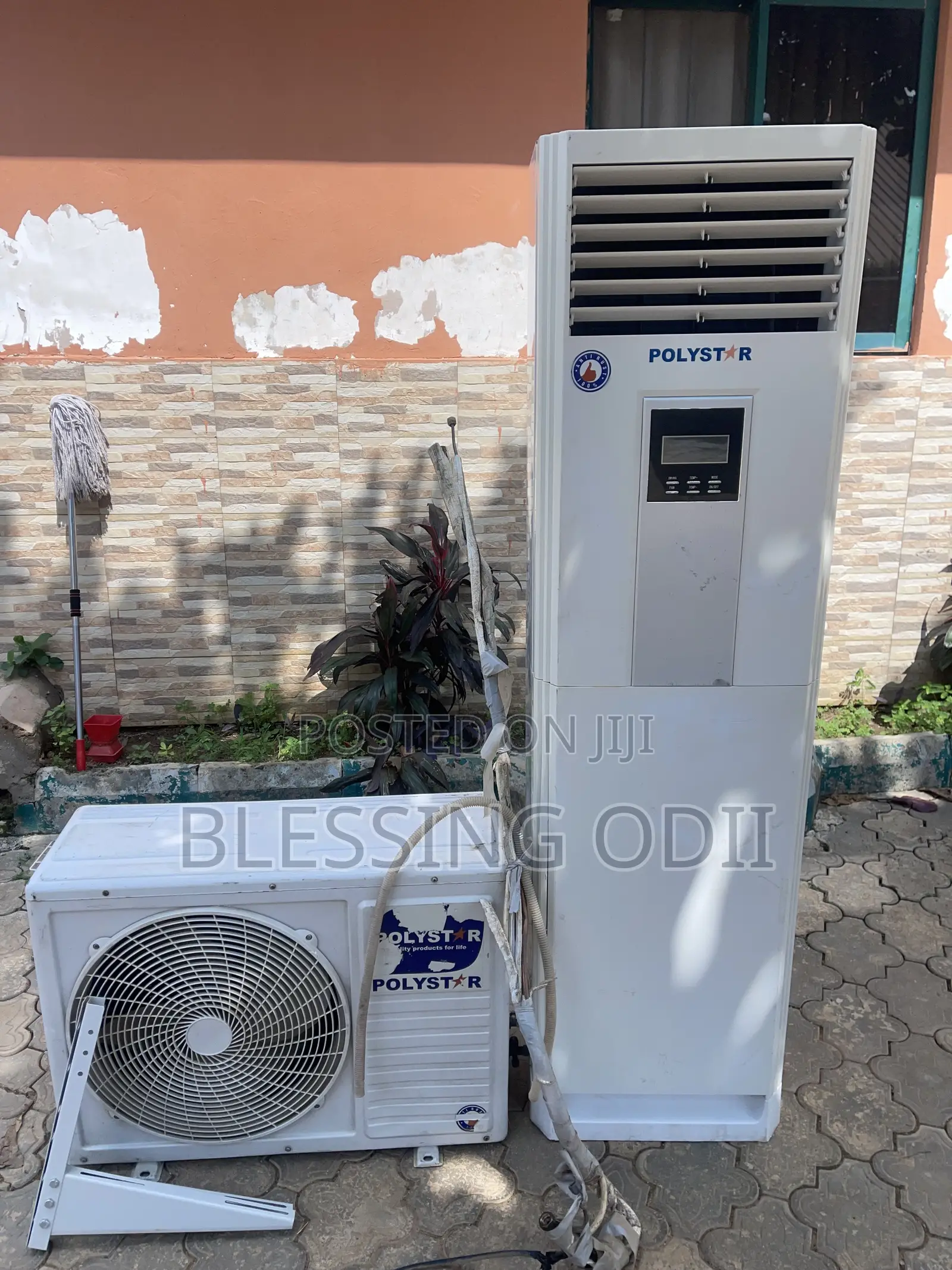 Polyester 2tone Standing Ac With Accessories Gas Is Locked Inside
