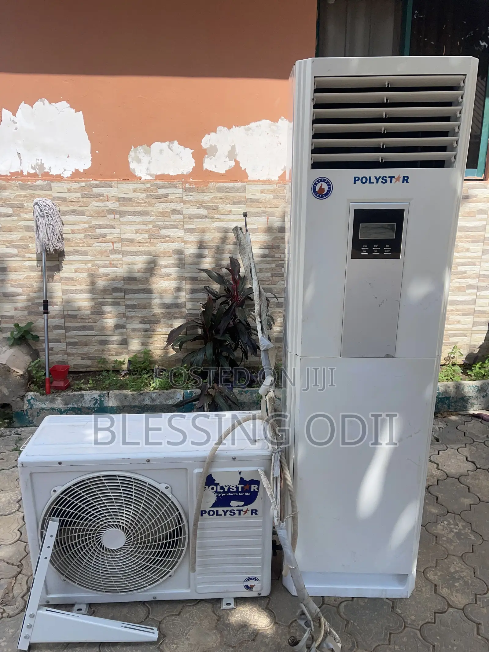 Polyester 2tone Standing Ac With Accessories Gas Is Locked Inside