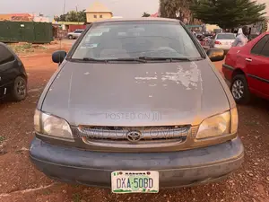 Toyota Sienna CE 1999