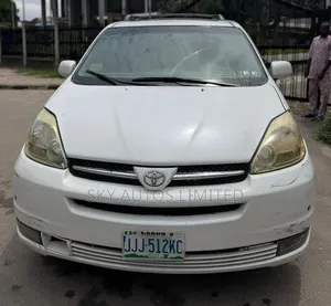 Toyota Sienna XLE AWD 2005 White