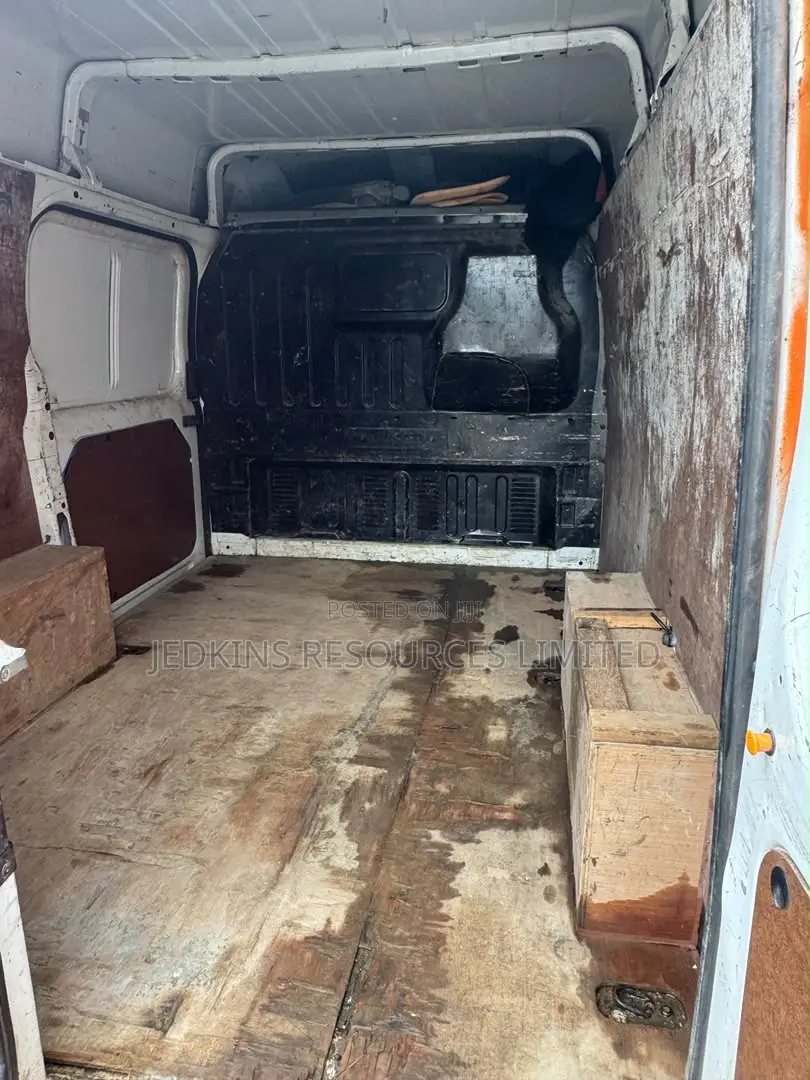 Ford Transit 2013 Orange