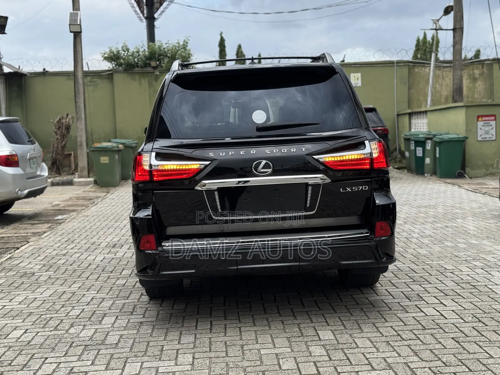Lexus LX 570 2010 Black