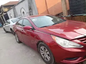 Hyundai Sonata GLS Sedan FWD (2.4L 4cyl 6A) 2012 Red