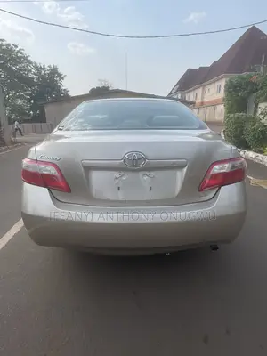 Toyota Camry LE 4dr Sedan (2.4L 4cyl 5A) 2009 Gold