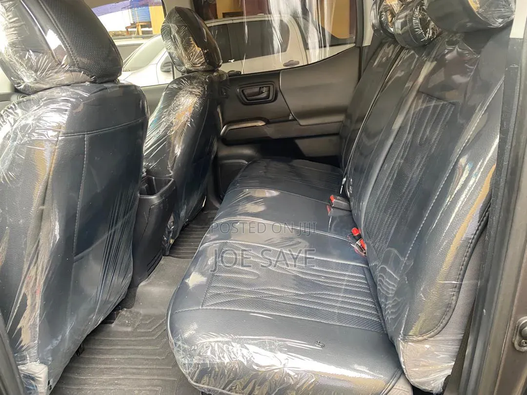 Toyota Hilux 2024 Gray