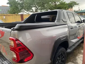Toyota Hilux 2024 Gray