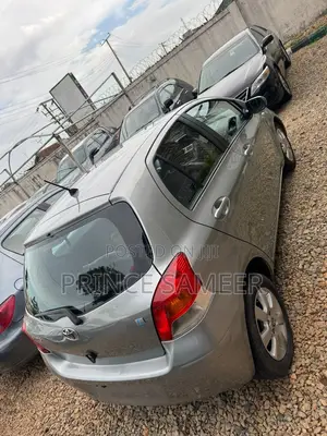Toyota Yaris 2011 Silver