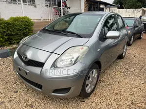 Toyota Yaris 2011 Silver