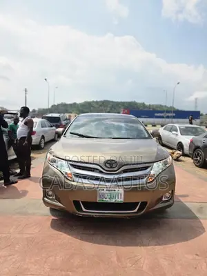 Toyota Venza V6 AWD 2010 Gold
