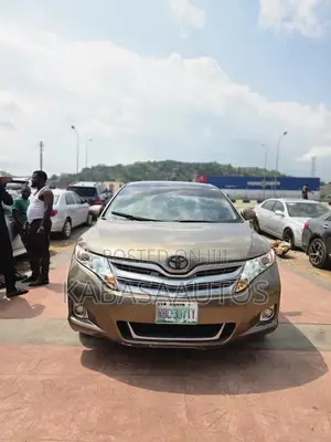 Toyota Venza V6 AWD 2010 Gold