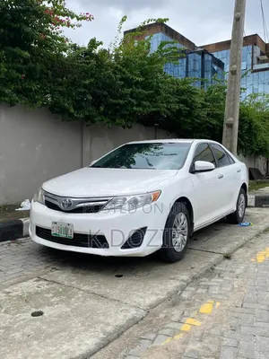 Toyota Camry LE 4dr Sedan (2.5L 4cyl 6A) 2014 White