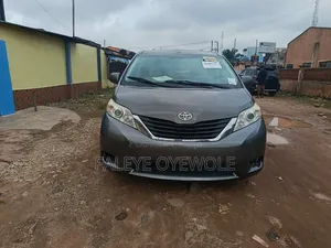 Toyota Sienna 2012 Gray
