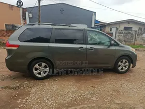 Toyota Sienna 2012 Gray
