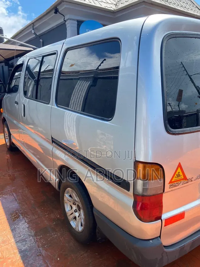 Toyota HiAce 2005 Grey