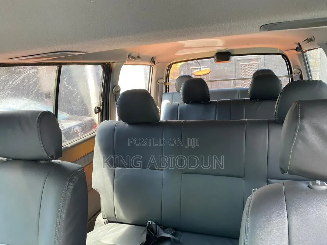 Toyota HiAce 2005 Grey