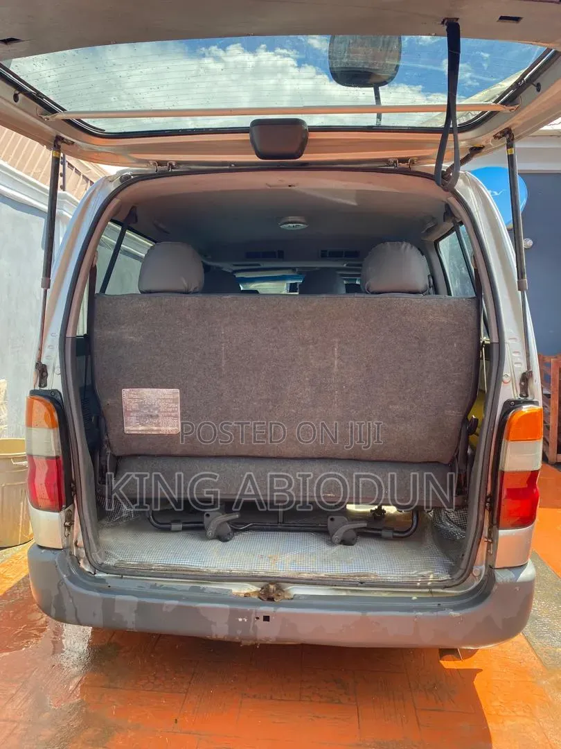Toyota HiAce 2005 Grey