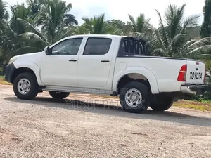 Toyota Hilux 2014 White
