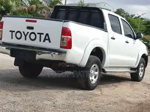 Toyota Hilux 2014 White