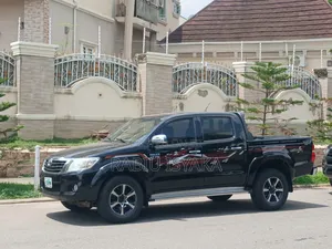 Toyota Hilux 2014 Black