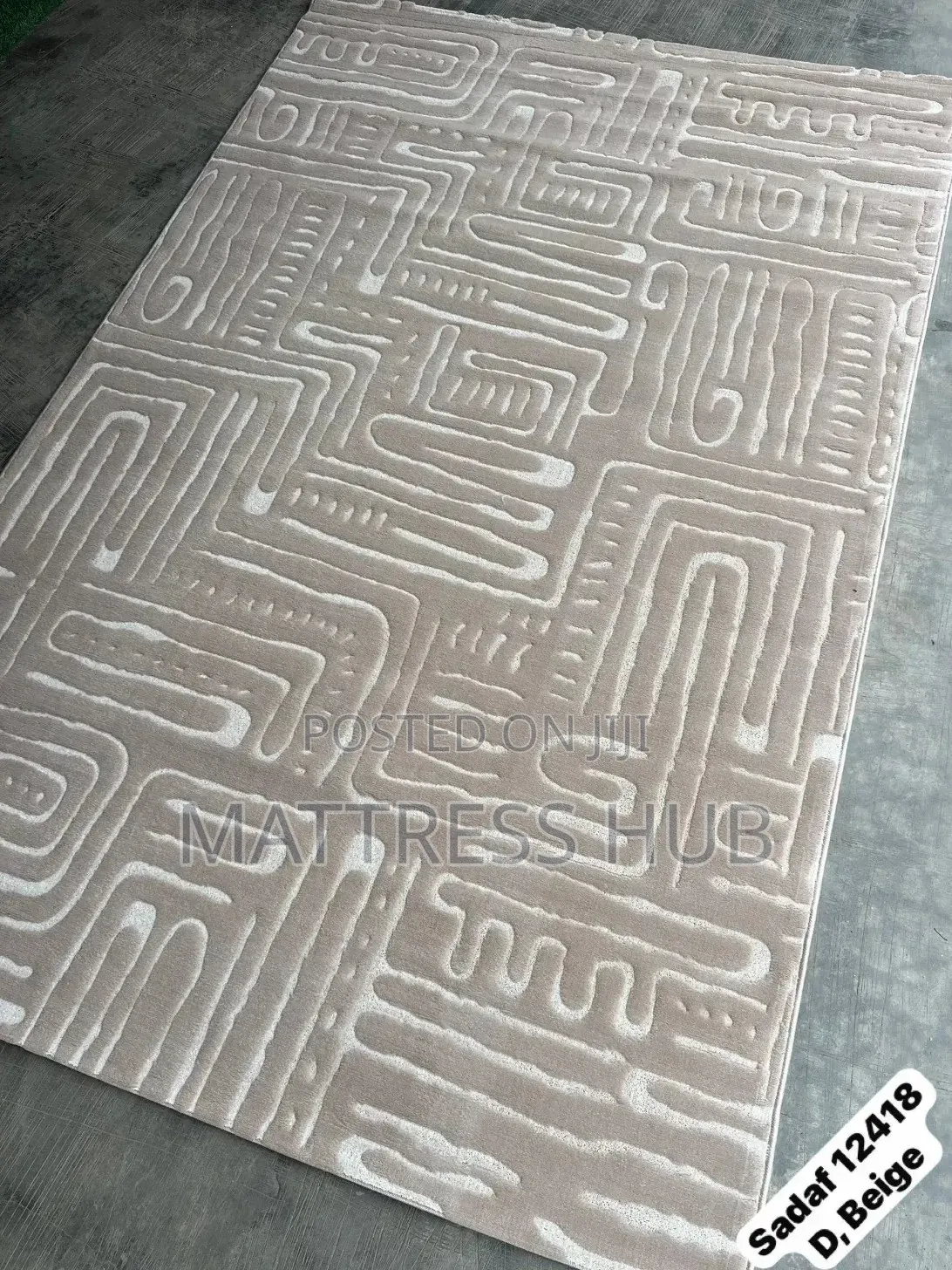Elegant Grey Turkish Centre Rug 5ft by 7ft