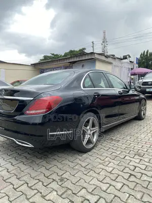 Mercedes-Benz C300 2016 Black