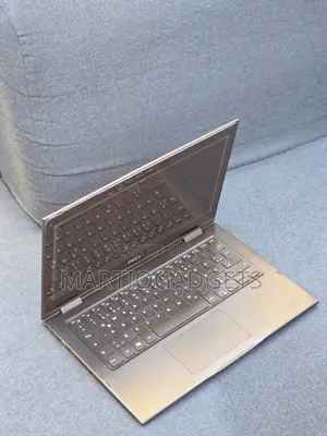 Laptop Dell Latitude 3390 2-in-1 8GB Intel Core i5 HDD 320GB