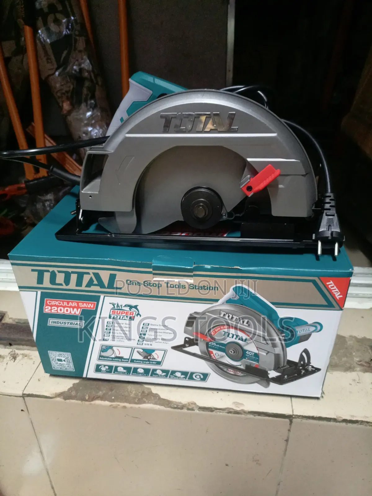 Total Circular Saw Machine 2200w