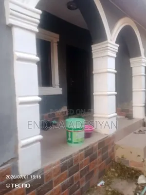 3bdrm Block of Flats in Macaulay, Igbogbo for sale
