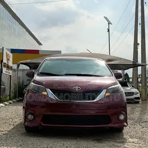 Toyota Sienna 2016 Red