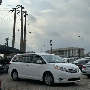 Toyota Sienna 2012 White