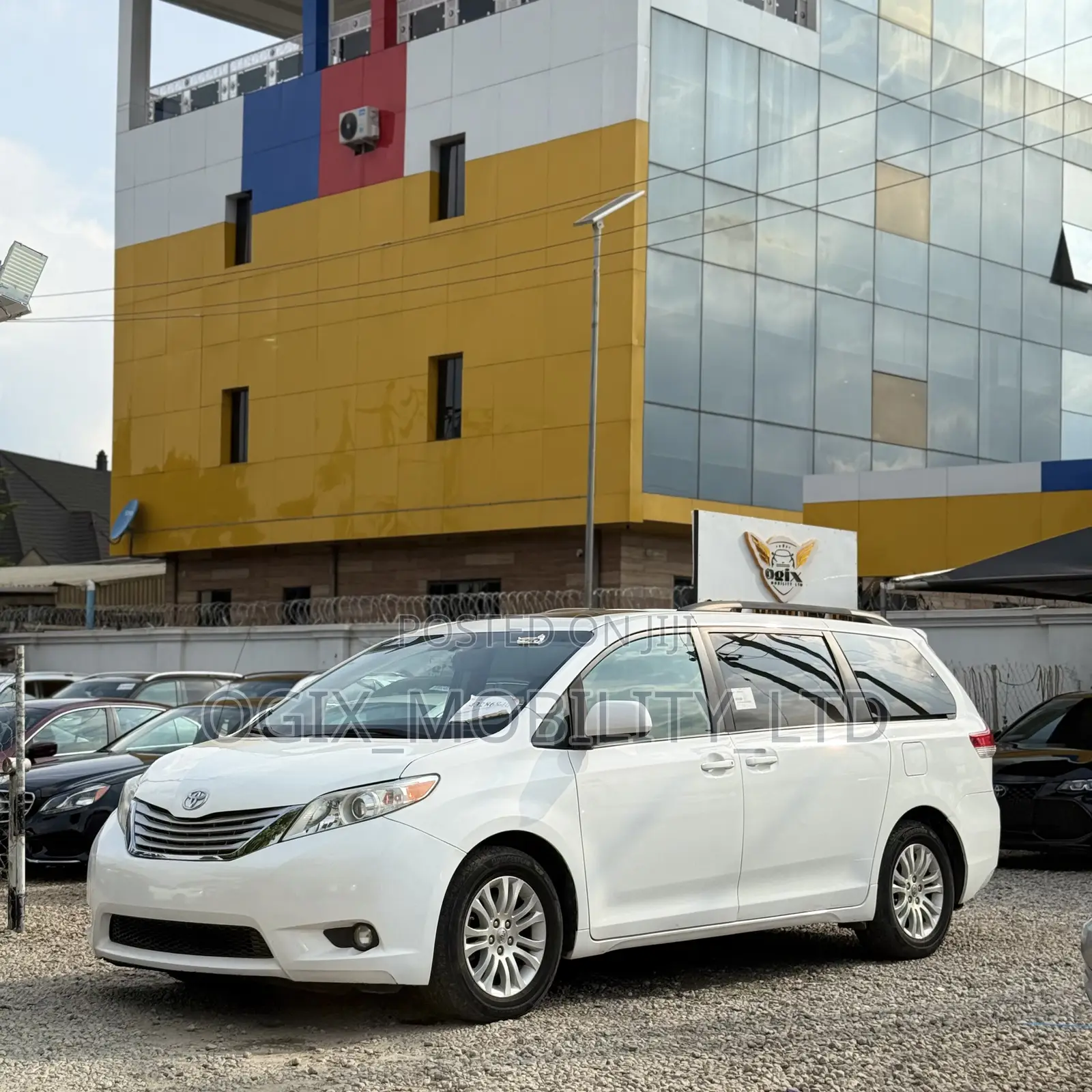 Toyota Sienna 2012 White