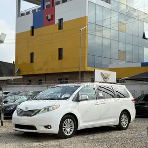 Toyota Sienna 2012 White