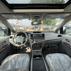 Toyota Sienna 2012 White