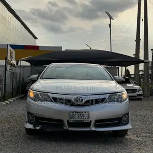 Toyota Camry SE 4dr Sedan (2.5L 4cyl 6A) 2013 Silver
