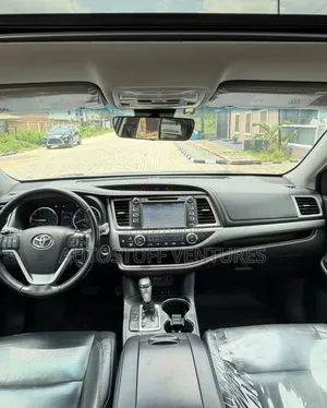 Toyota Highlander 2019 Blue