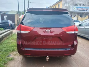 Toyota Sienna 2012 Red