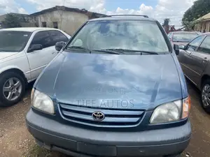 Toyota Sienna LE 2001 Gray