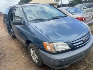 Toyota Sienna LE 2001 Gray